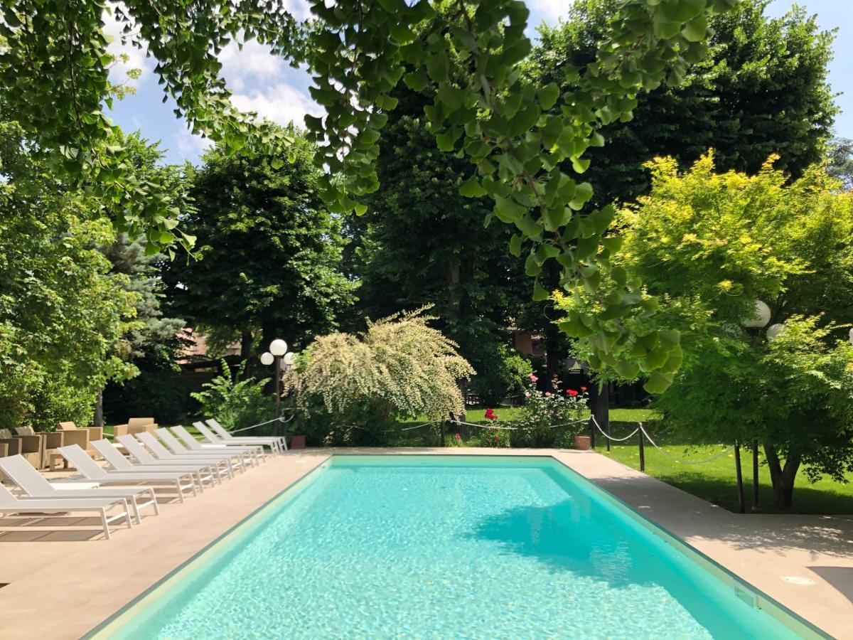 Hotel Milano Pool & Garden 萨利切温泉 外观 照片