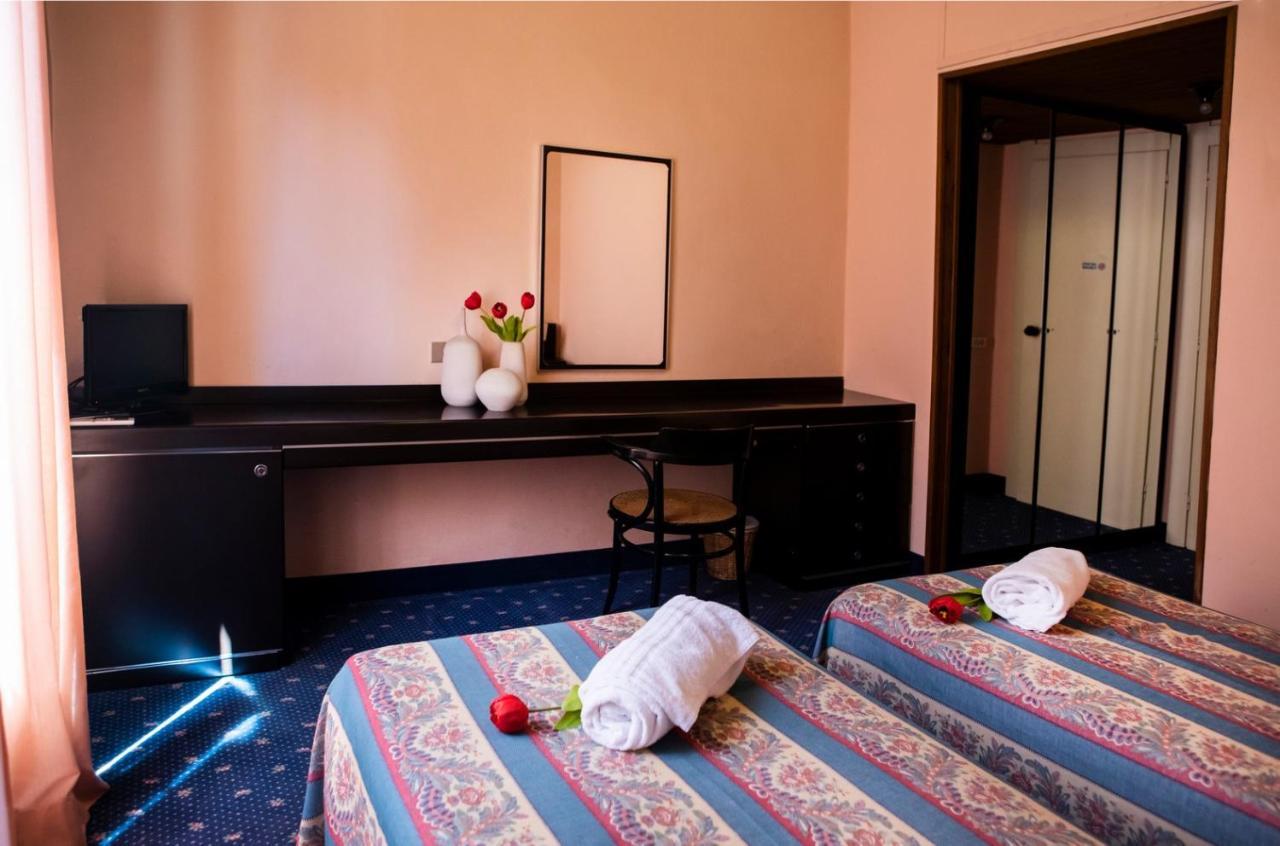 Hotel Milano Pool & Garden 萨利切温泉 外观 照片