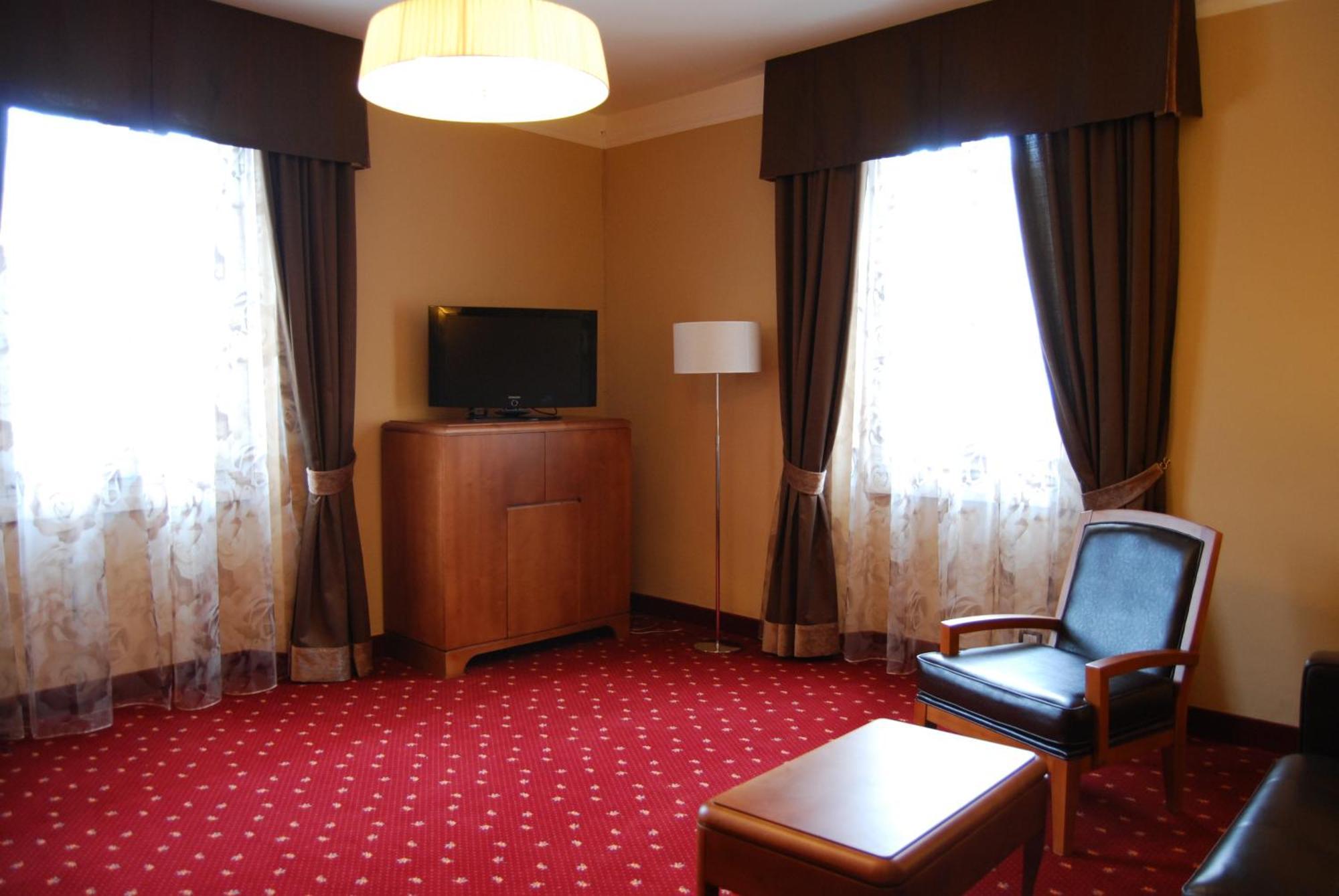Hotel Milano Pool & Garden 萨利切温泉 外观 照片
